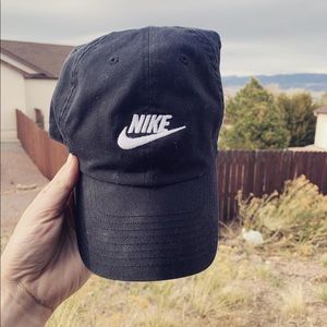 Black Nike hat